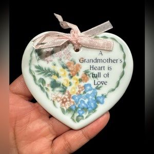 Porcelain Heart Shaped “A Grandmother’s Heart Is Full Of Love”Tree Ornament